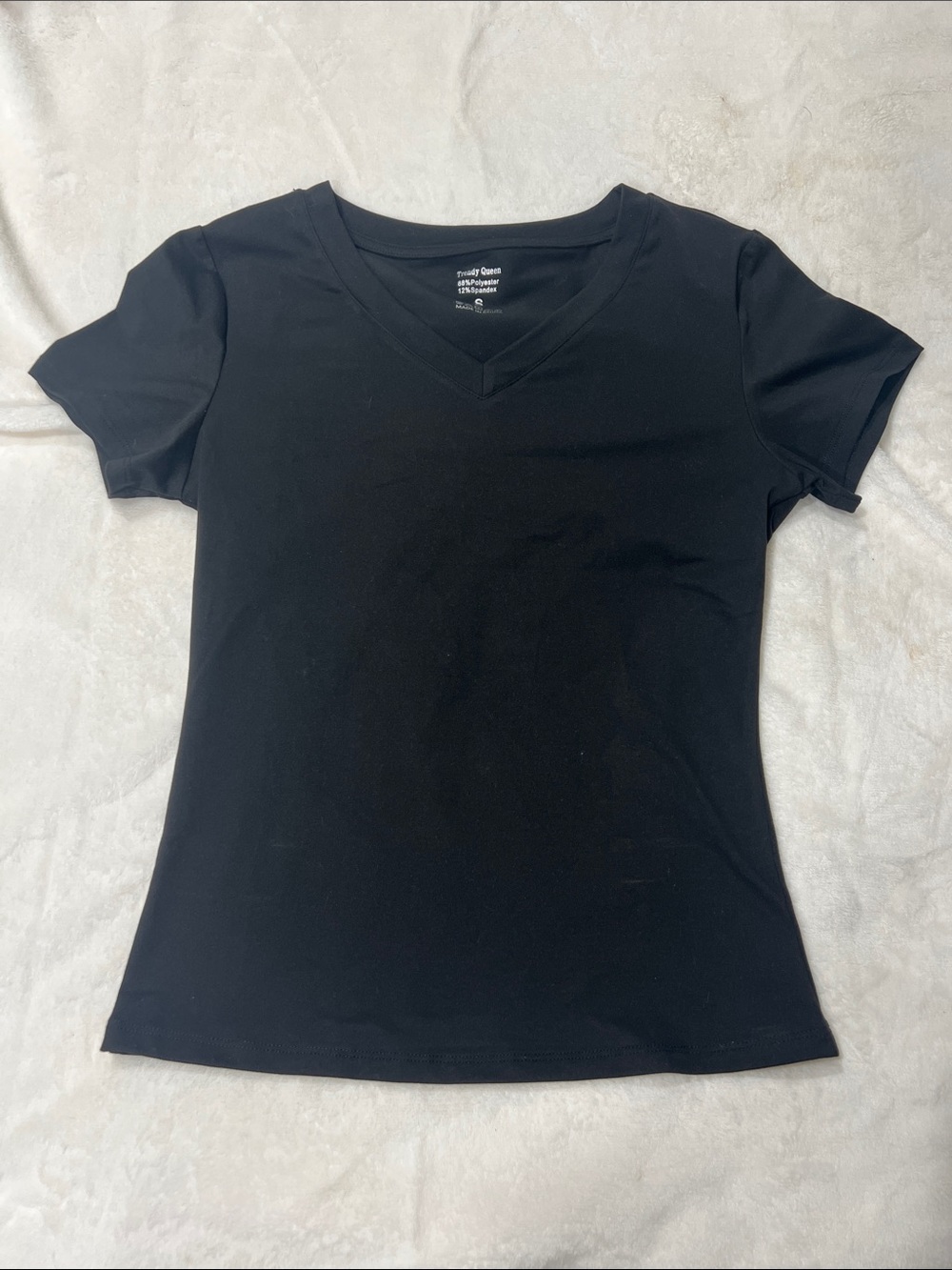 Trendy Queen Black V-Neck Short Sleeve Tee